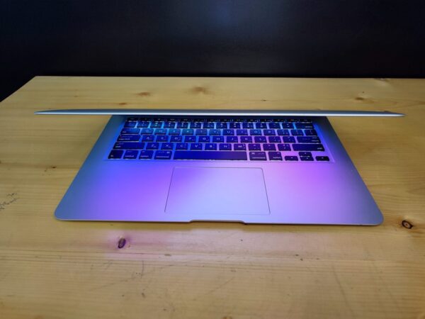 Apple MacBook Air A1466 - Image 5