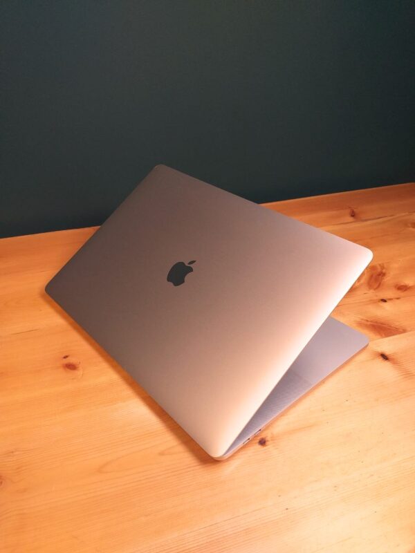 MacBook Pro A1990 Silver - تصویر 4
