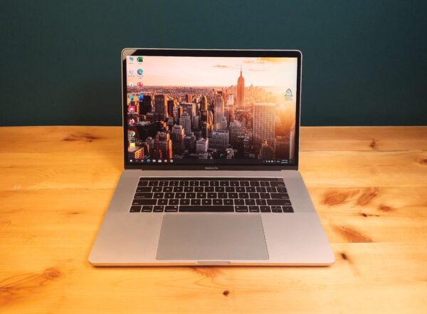 MacBook Pro A1990 Silver - تصویر 3